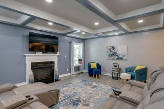 Private Deck & Shared Pool: Townsend Apartment - 3