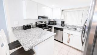 Sunbird Resort - 11th Floor - Free Beach Chairs - by Sunbird Rentals - 7