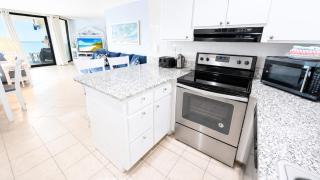Sunbird Resort - 11th Floor - Free Beach Chairs - by Sunbird Rentals - 3