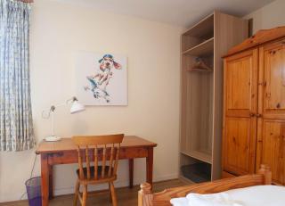 2BDR Sandymount Apartment Near Beach and DART - 1