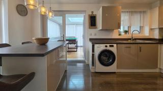 Stylish & Modern 4BR Home in Shirebrook, Mansfield - 9