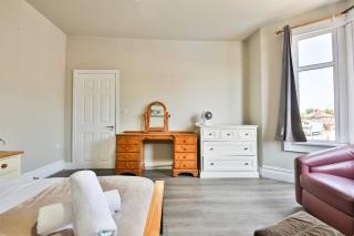 Modern Birchgrove 2BR Apartment Near City Centre - 5