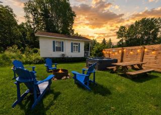 Nature Chalet with Private Spa & Firepit - Saint-Tite-des-Caps - 3