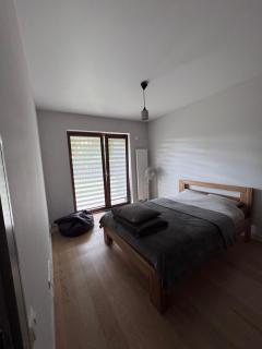 Elegant Riverside Flat - 1