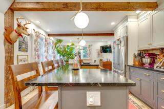 Spacious Family Home in Weston: Yard + Patio - Weston - 9