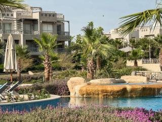 Poolside 2BR Chalet at Einbay Resort Steps from the Water - 3