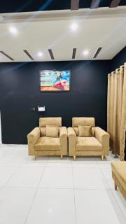 SPACIOUS TWO BEDROOM APARTMENT E-11 Islamabad - 7