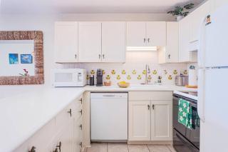 Central and Bright 2 BR, 2 BA, Pool and Oceanview - 3