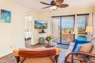 Central and Bright 2 BR, 2 BA, Pool and Oceanview - 2