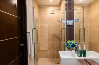 Waterside Luxury Condo - 9