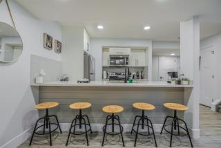2BR Stylish Suite Outlets & REC RoomSep Entrance - 6