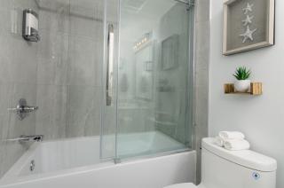 2BR Stylish Suite Outlets & REC RoomSep Entrance - 2