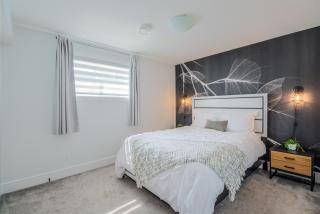 2BR Stylish Suite Outlets & REC RoomSep Entrance - 1