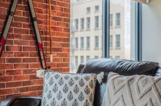 Vintage NY Style Loft AC Near Rogers LRT - 2