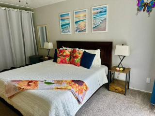 Ideal Coconut Coast Condo - 4