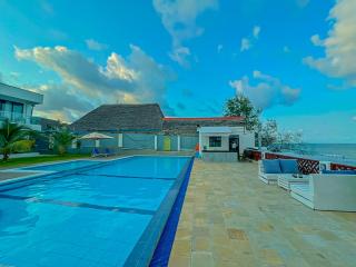 Jumeirah Epic Residence - 0