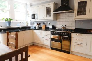 Fernbank One Bed with Garden and Parking - 9