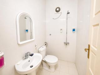 Spacious Family Apartment Fast Wi-Fi - 7