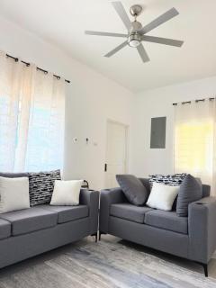 Modern OceanView Retreat in Montego Bay - 9