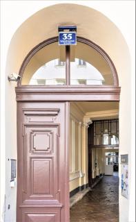 Vienna Apt · Naschmarkt & Karlskirche · U4 Metro - 5
