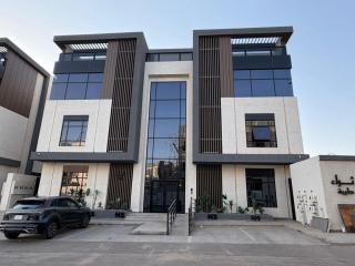 Luxury 3-Bedroom Free Parking Smart TV - 4