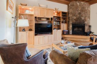 Perfectly Located Home - Enjoy a Private Hot Tub & SHARC Passes - 3