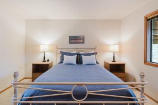 Perfectly Located Home - Enjoy a Private Hot Tub & SHARC Passes - 2