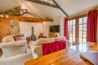 Ty Uchaf Cottage - 9