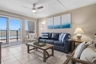 Waterfront Condo with shared pool & fitness room - 3
