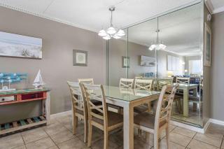Waterfront Condo with shared pool & fitness room - 4