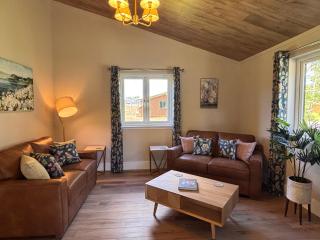 Azalea Lodge 8 with Wood Burning Hot Tub - 8