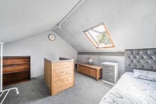 House Sleeps 8 with Hot Tub and Parking - 5