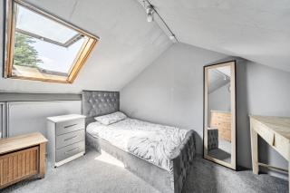 House Sleeps 8 with Hot Tub and Parking - 3