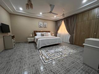 Modern Three-Bedroom Apartment - 0