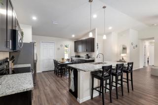 Villa Bennett NEW 4-bedroom with pool & spa - 2