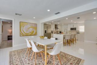 6 Mi to Siesta Beach! Extended Getaway w/ Pool - 8