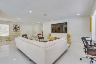 6 Mi to Siesta Beach! Extended Getaway w/ Pool - 5
