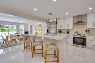 6 Mi to Siesta Beach! Extended Getaway w/ Pool - 2