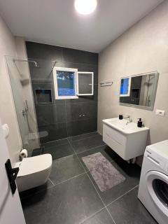 Saranda Valley Oasis - Modern Apt With View - 6