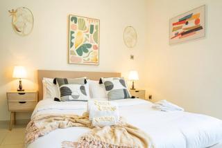 Chic 2BR Oasis - Modern Cozy Luxe Escape - 2