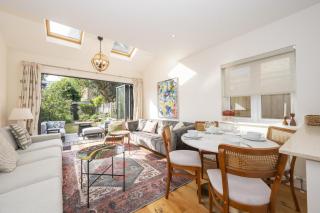 Stylish Surbiton Home 7-Min Walk to Station - Pass the Keys - 0