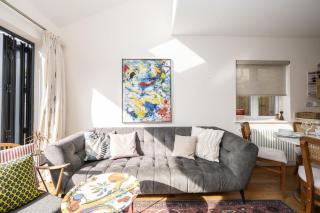 Stylish Surbiton Home 7-Min Walk to Station - Pass the Keys - 2
