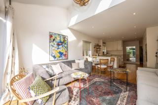Stylish Surbiton Home 7-Min Walk to Station - Pass the Keys - 3