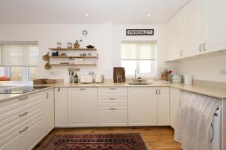 Stylish Surbiton Home 7-Min Walk to Station - Pass the Keys - 9