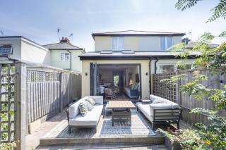 Stylish Surbiton Home 7-Min Walk to Station - Pass the Keys - 6