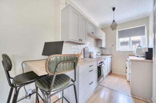Chic Flat Hideaway with Private Courtyard - Pass the Keys - 6