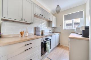 Chic Flat Hideaway with Private Courtyard - Pass the Keys - 1
