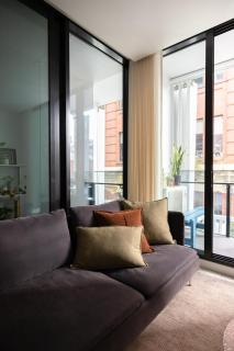 Stylish Collingwood Apartment with Balcony - 8