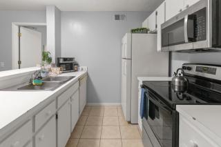 Spacious 4 beds 4 baths Condo Mins to Shands, UF, & DOWNTOWN! - 1