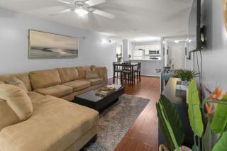 Spacious 4 beds 4 baths Condo Mins to Shands, UF, & DOWNTOWN! - 0